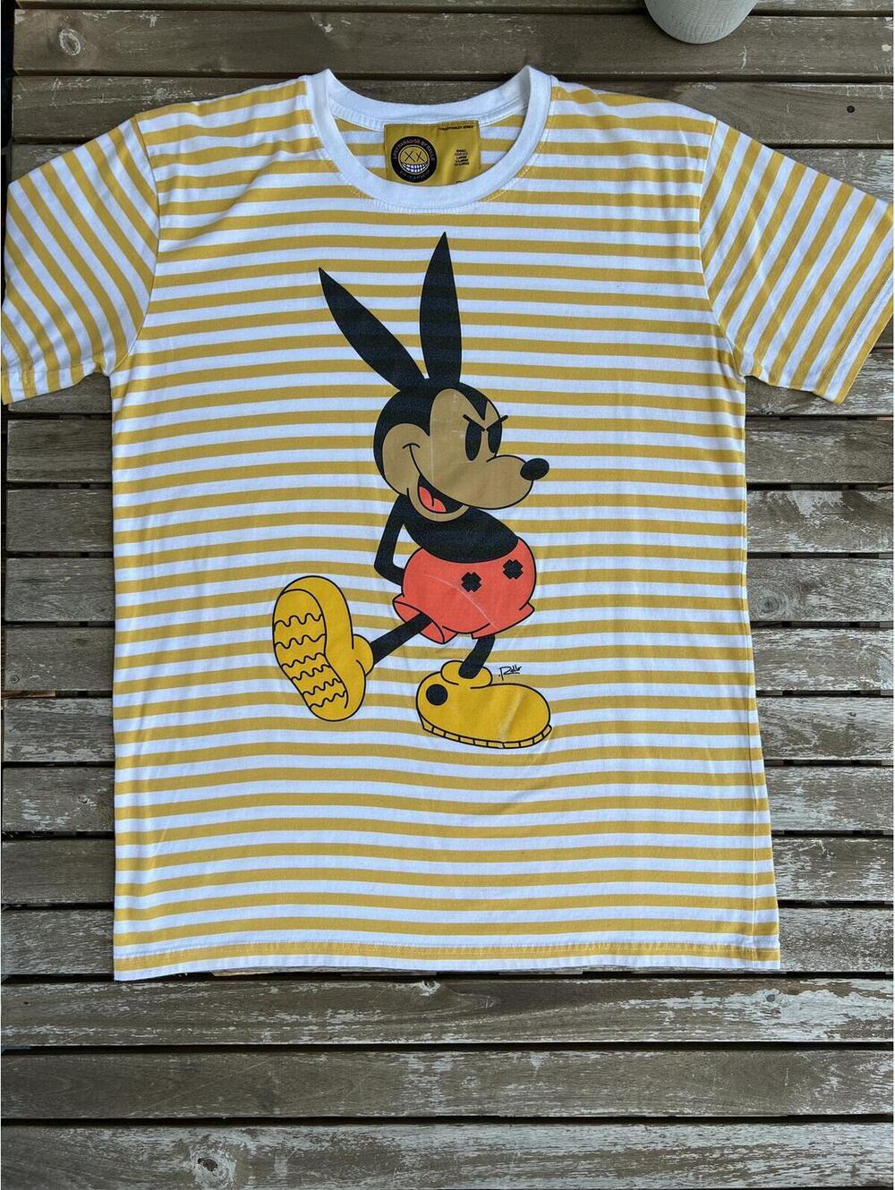 Vintage Graphic Shirt by Lost Paradise by Rello